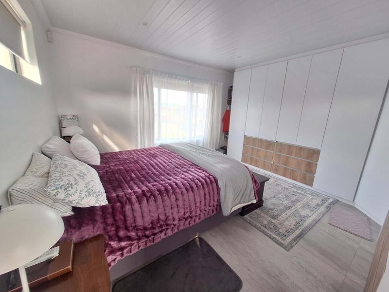 5 Bedroom Property for Sale in Reebok Western Cape